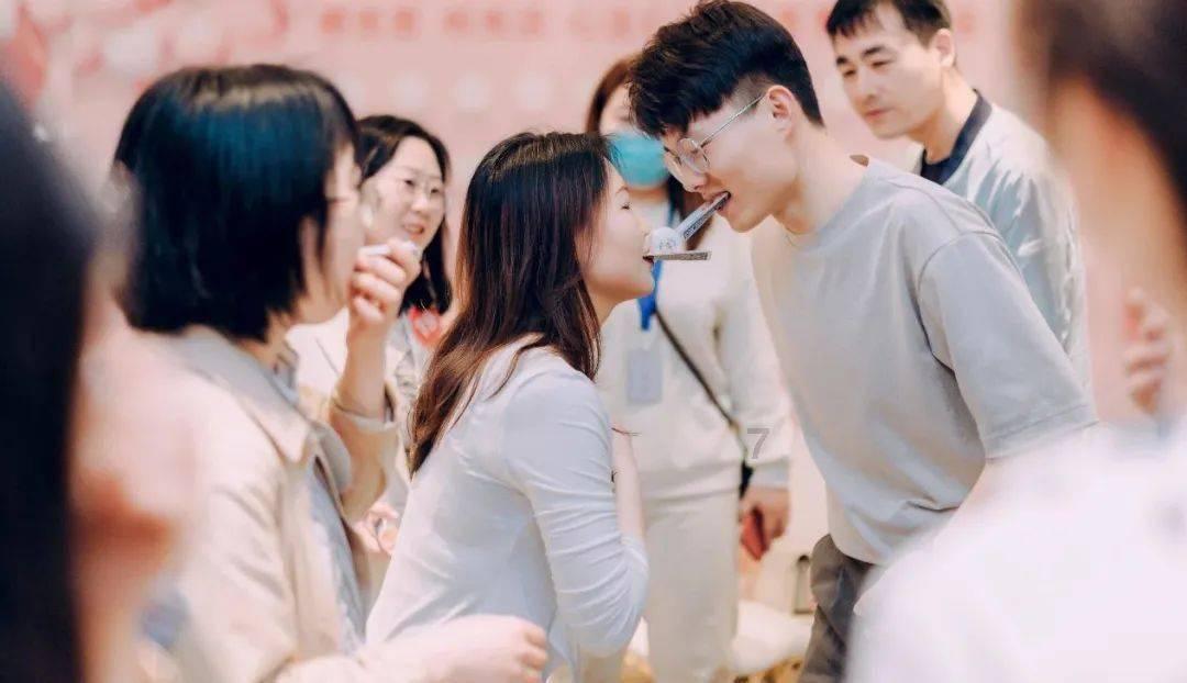鄂伦春人寄养在北京的孩子：记录传播非物质文化遗产