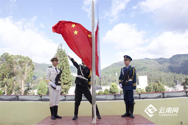 摊上一个不靠谱的爸妈，啥体验？网友：吃的没猫好，是捡的没错了