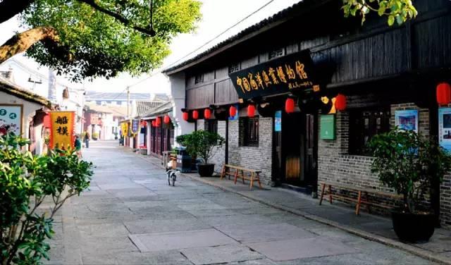 小手拉大手共同营造安全交通环境